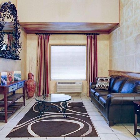 Quality Inn & Suites Airport Austin Extérieur photo