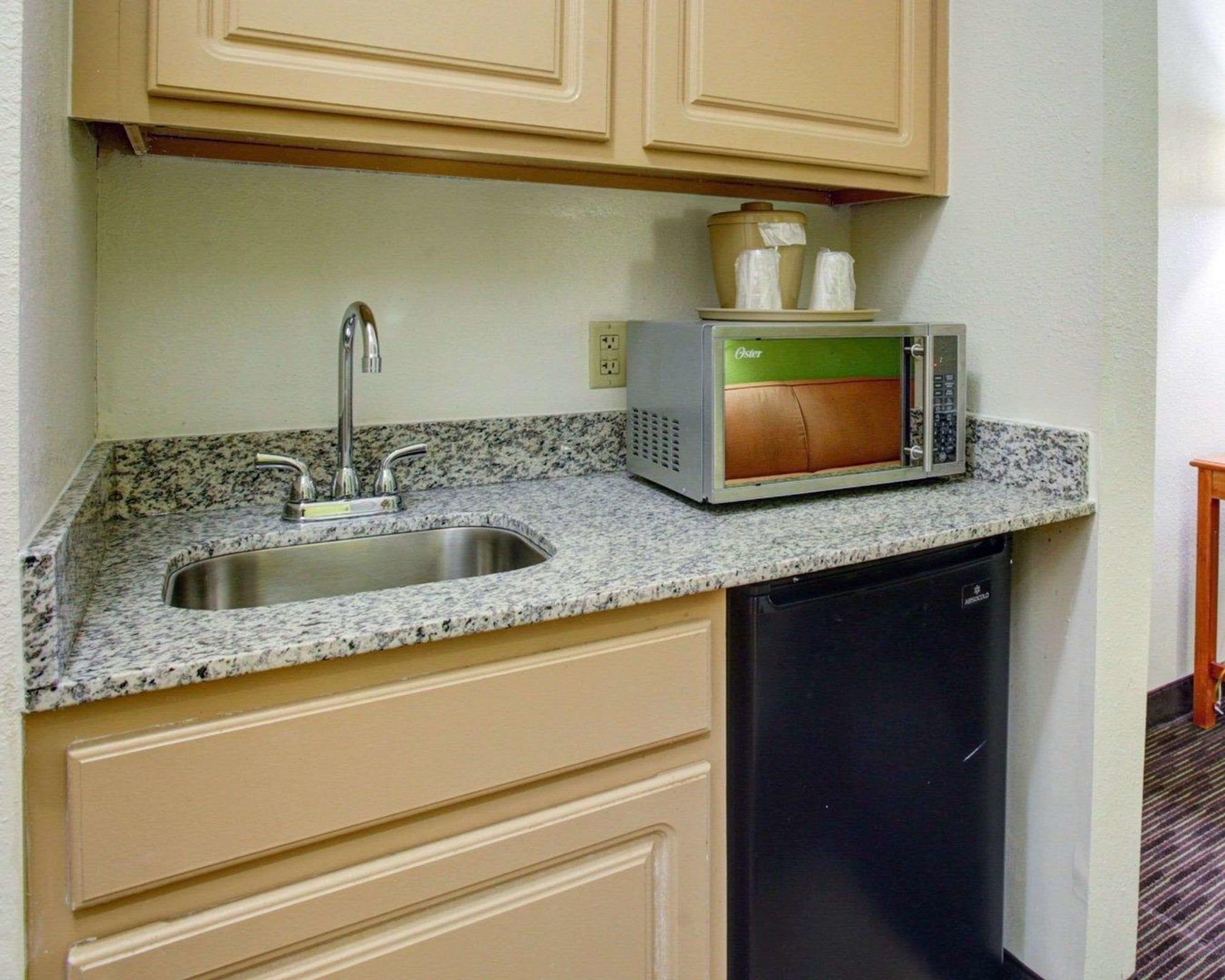 Quality Inn & Suites Airport Austin Extérieur photo