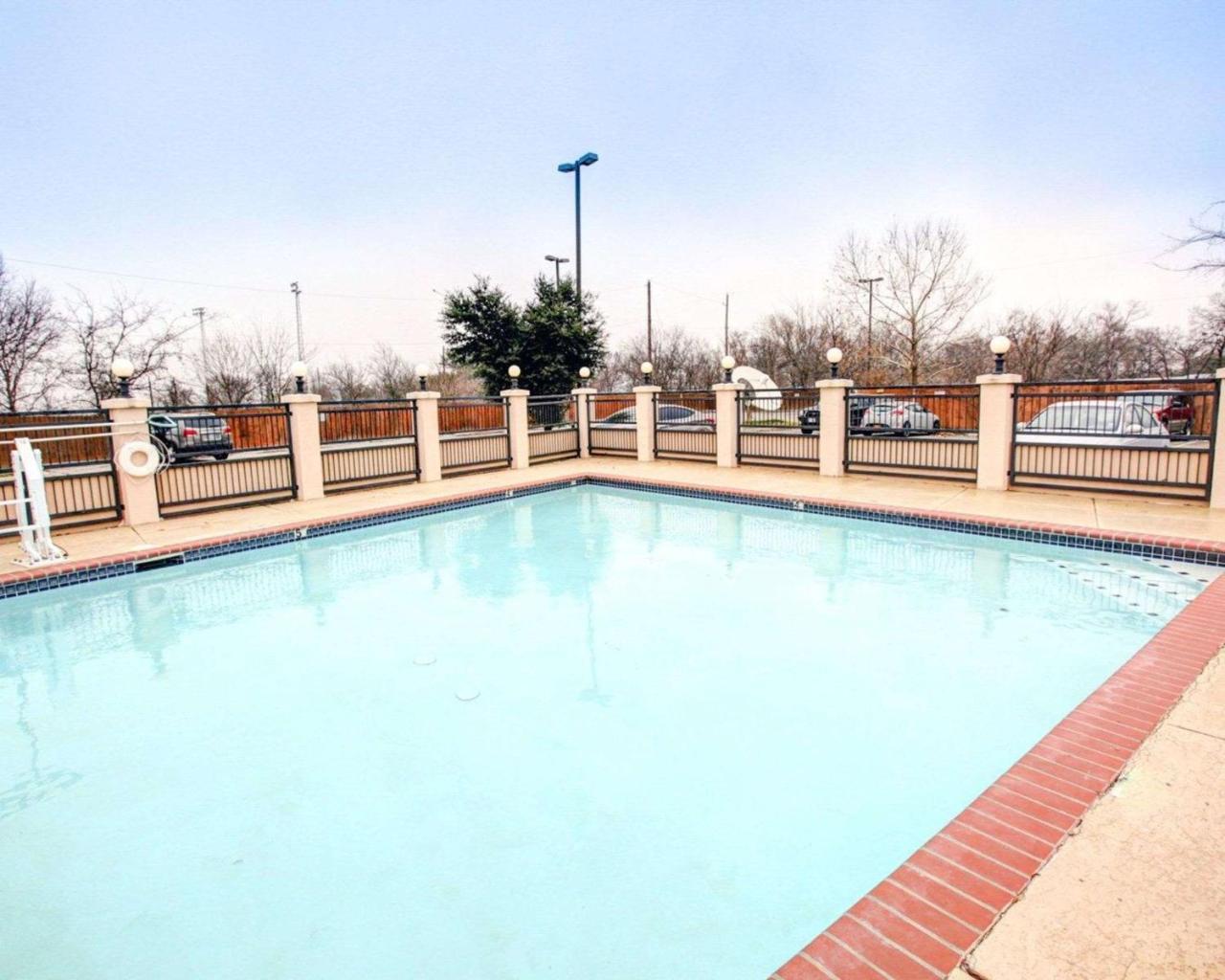 Quality Inn & Suites Airport Austin Extérieur photo