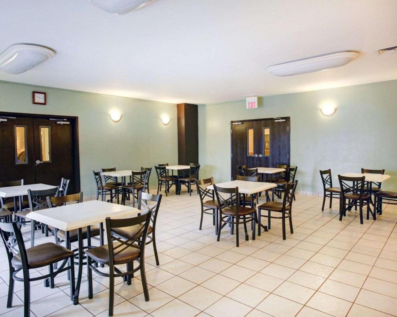Quality Inn & Suites Airport Austin Extérieur photo